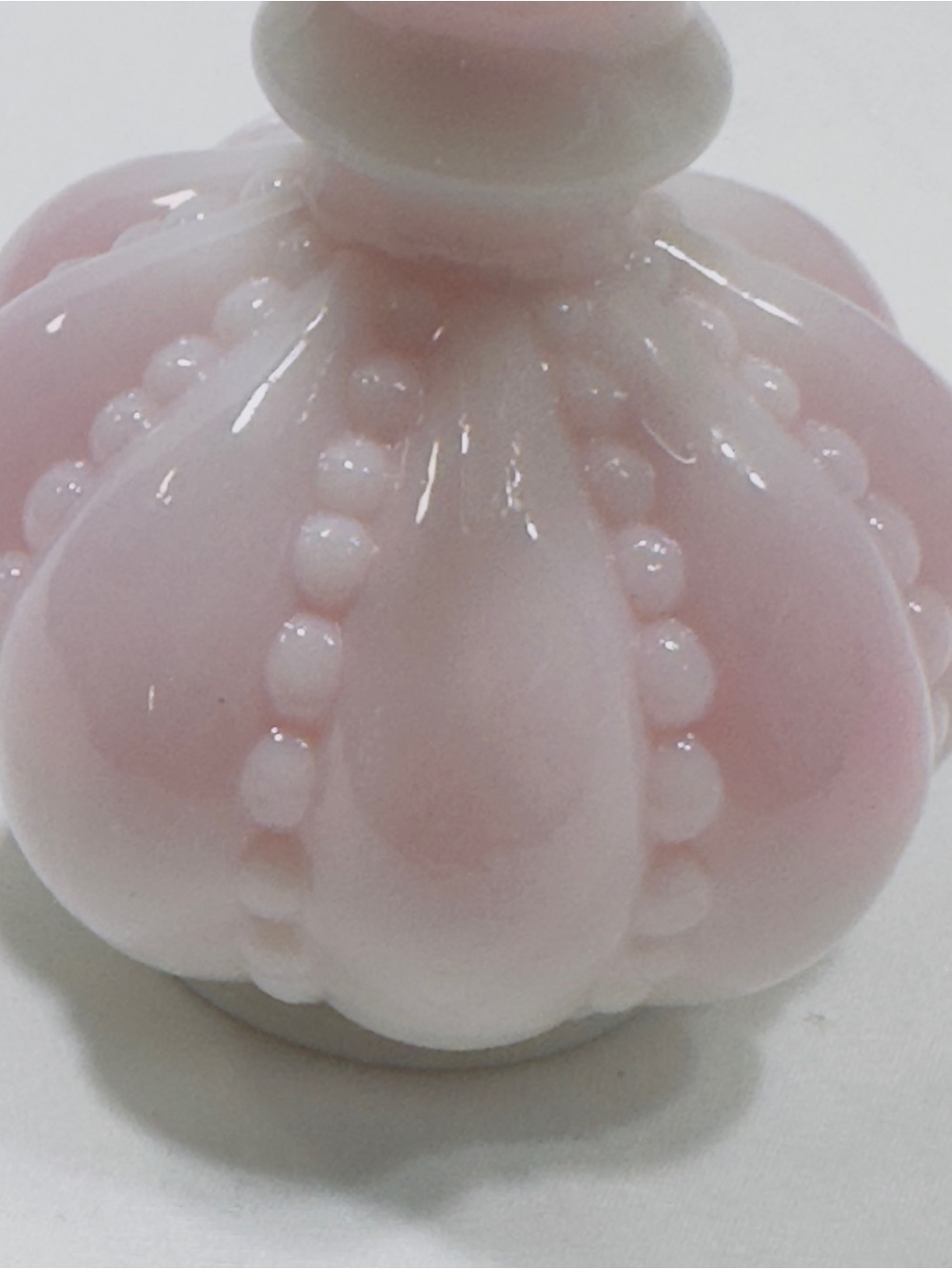 Vintage 1940's Fenton White Pink Ruffled Edge Beaded Melon Glass Pitcher Attache - Picture 8 of 12